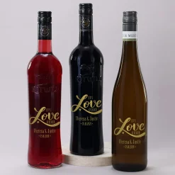 It's love o'clock - edles Geschenkset mit Weingläsern, Weinflasche und gravierter Holzbox
