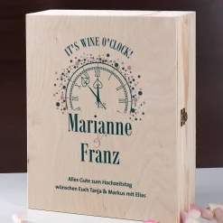 IT'S WINE O'CLOCK! Geschenkset - Weingläser und Flasche in persönlicher Holzbox