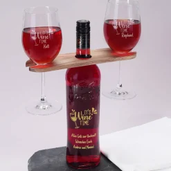 It`s Wine Time - Personalisiertes Geschenkset mit Weinflasche, Weingläsern und Weinbutler