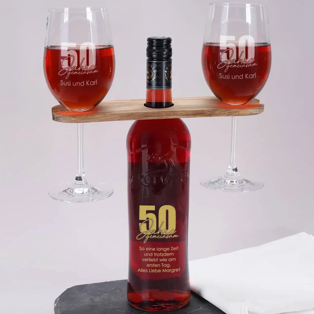 50 Jahre gemeinsam - Geschenkset zur goldenen Hochzeit mit Wein nach Wahl, Wunschnamen und Text