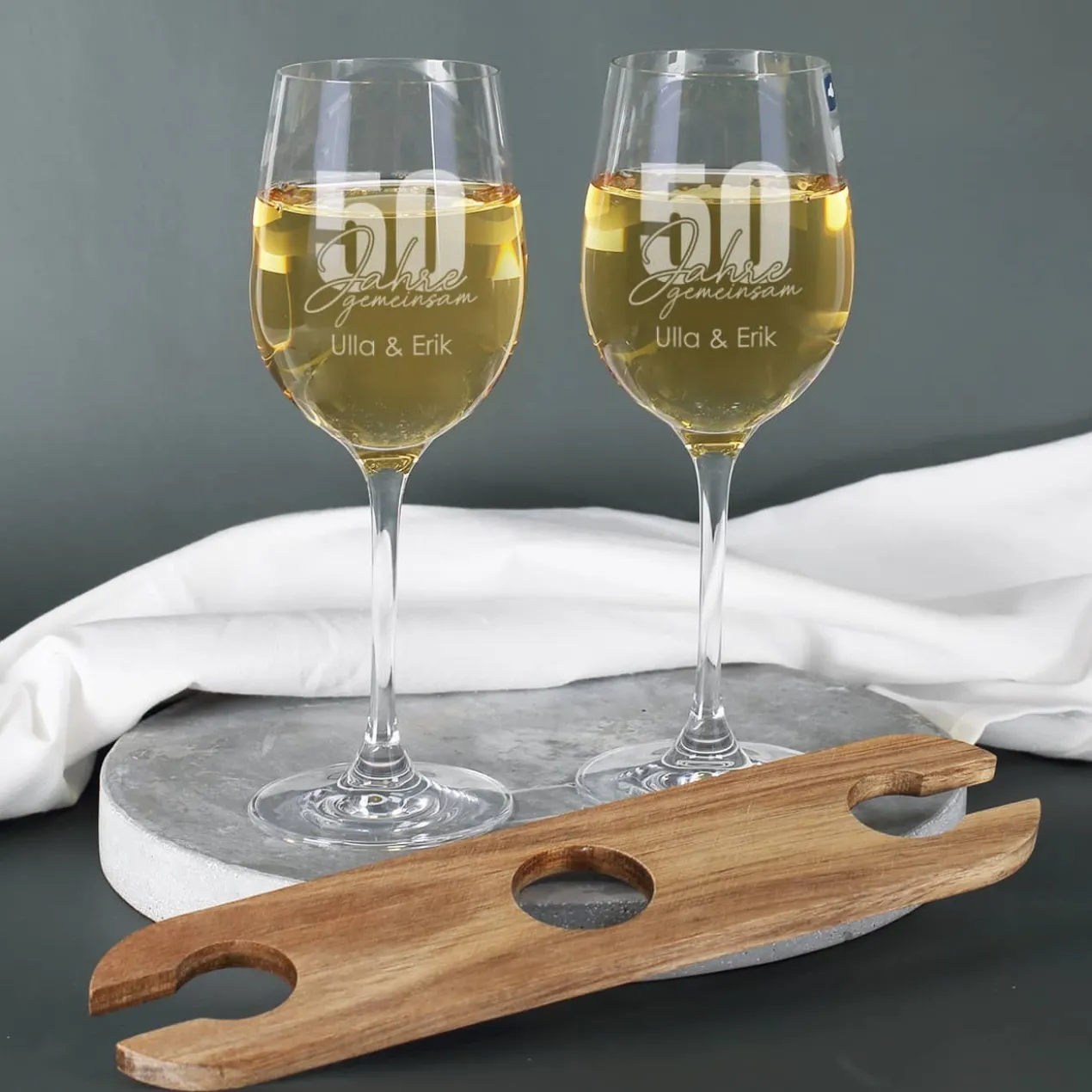 50 Jahre gemeinsam - Geschenkset zur goldenen Hochzeit mit Wein nach Wahl, Wunschnamen und Text