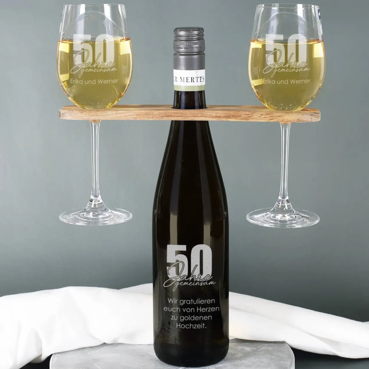 50 Jahre gemeinsam - Geschenkset zur goldenen Hochzeit mit Wein nach Wahl, Wunschnamen und Text