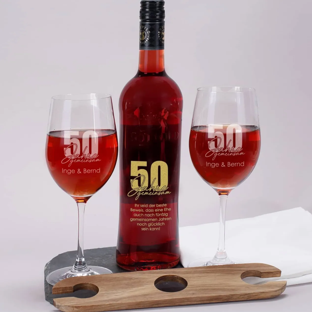 50 Jahre gemeinsam - Geschenkset zur goldenen Hochzeit mit Wein nach Wahl, Wunschnamen und Text