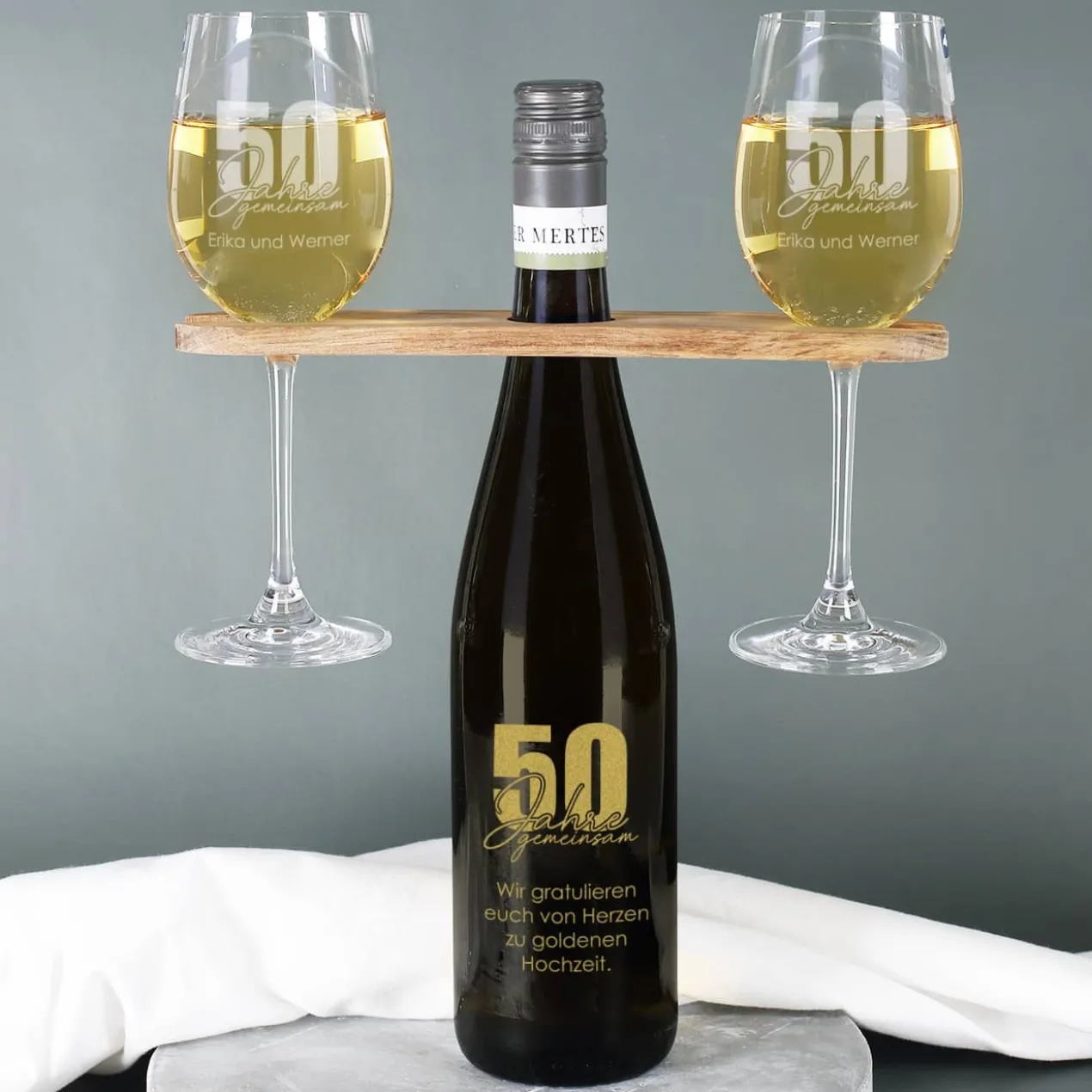 50 Jahre gemeinsam - Geschenkset zur goldenen Hochzeit mit Wein nach Wahl, Wunschnamen und Text