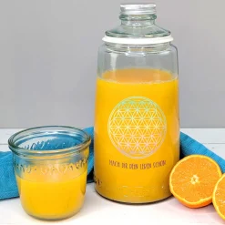 Karaffe mit Trinkglas personalisiert mit Wunschtext für Wellness und Bar | Lebensblumen Mandala