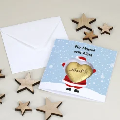 Karte mit Weihnachtsdruck und Lindt Schokoherz