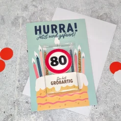Karte zum Geburtstag mit Kerze in Verkehrszeichen-Design