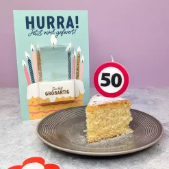 Karte zum Geburtstag mit Kerze in Verkehrszeichen-Design