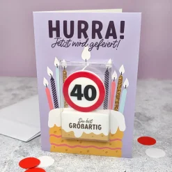 Karte zum Geburtstag mit Kerze in Verkehrszeichen-Design