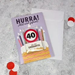 Karte zum Geburtstag mit Kerze in Verkehrszeichen-Design