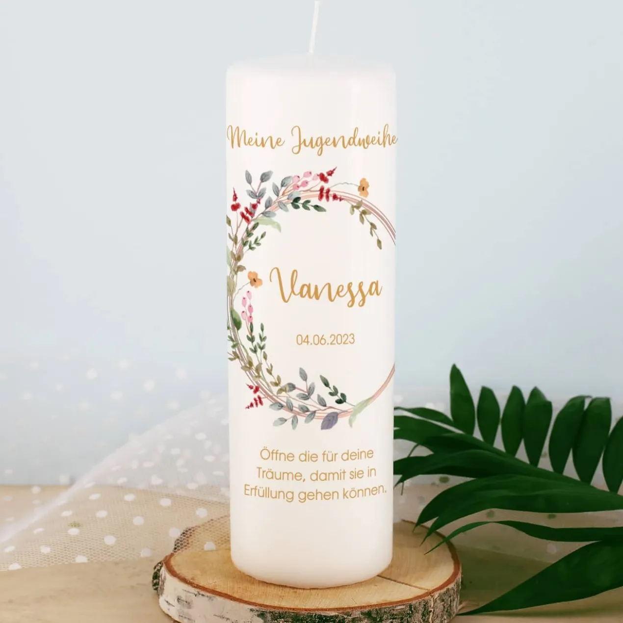 Kerze zur Jugendweihe mit Wildblumen im Watercolor Stil mit Name, Datum und Wunschtext