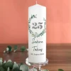 Kerze zur Silberhochzeit mit Namen, Datum & Eukalyptuskranz