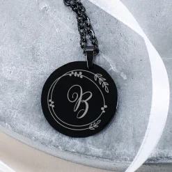 Kette mit Gravur von Initiale & Ornament | Silber, Schwarz oder Roségold