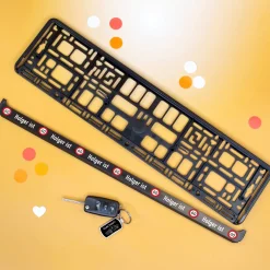 KFZ Kennzeichen Halter zum Geburtstag mit Verkehrszeichen Motiv | Personalisiert mit Name und Alter