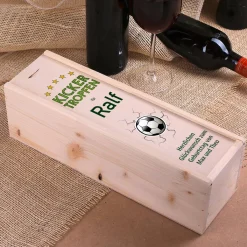 Kickertropfen - Flaschenverpackung aus Holz mit Name und Wunschtext für Fußballer