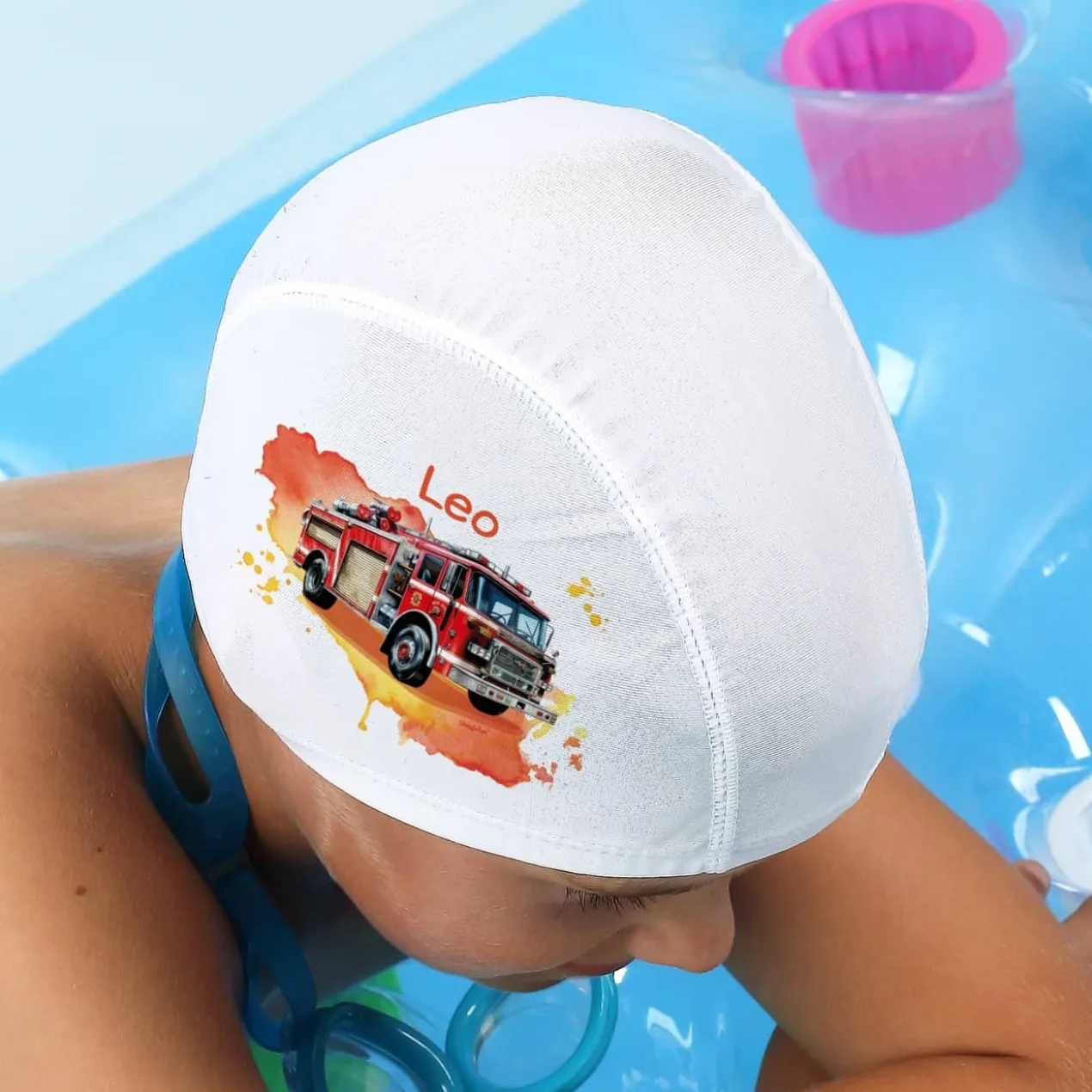 Kinderbadekappe mit Feuerwehrauto-Motiv und Name bedruckt