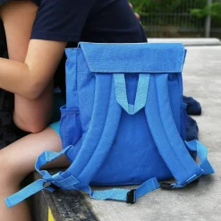 Kinderrucksack mit bunter Eisenbahn und Name