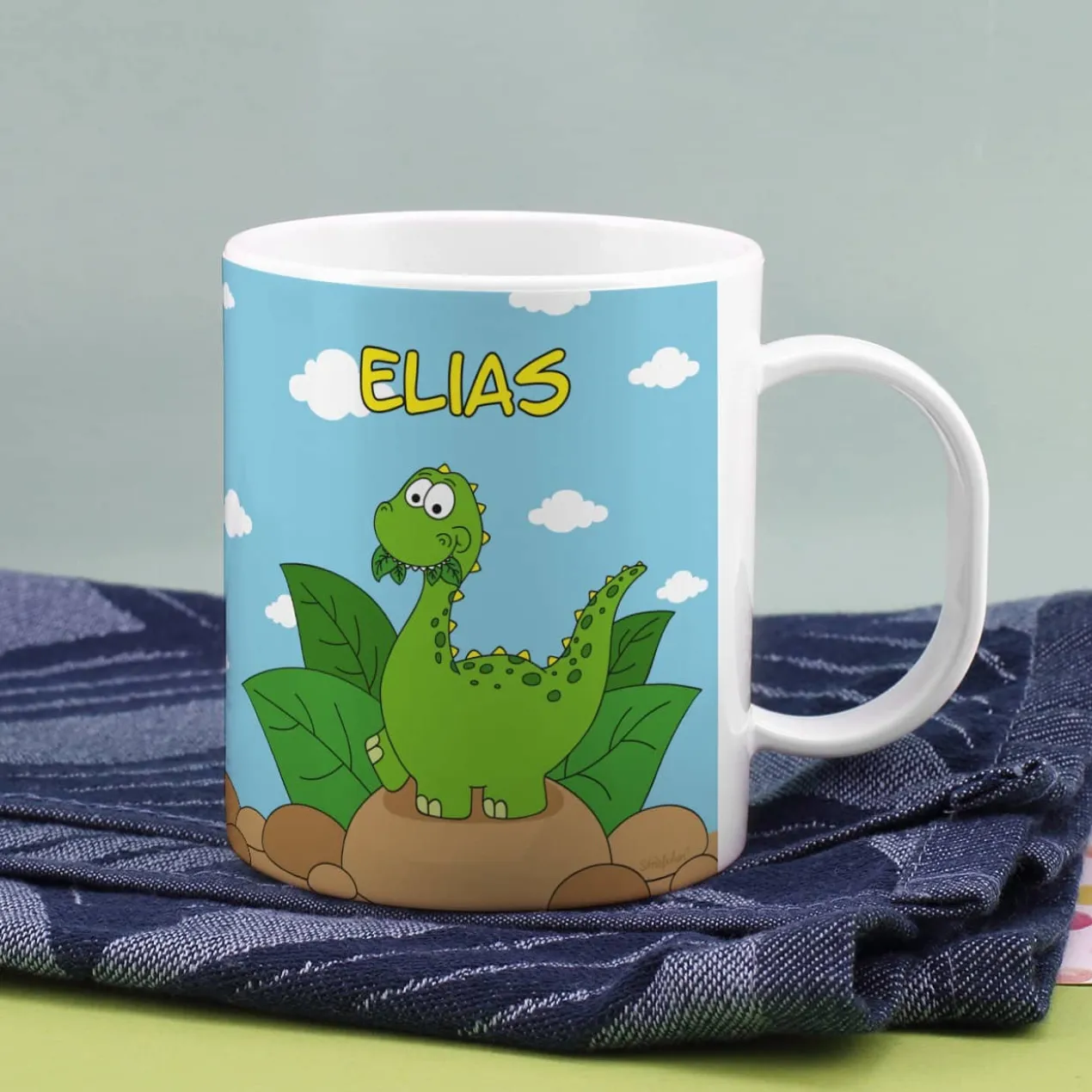 Kindertasse aus Kunststoff mit kleinem Dino und Ihrem Namen