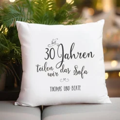 Kissen für Paare - Seit Jahren teilen wir das Sofa - mit Jahreszahl und Wunschtext
