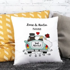 Kissen mit "Just Married" Motiv mit Hochzeitsauto, Namen und Datum bedruckt