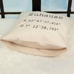 Kissen mit Koordinaten & Wunschtext personalisiert | Geschenk zum Hausbau & Einzug für Wohnung