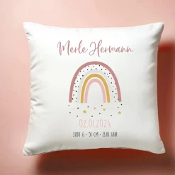 Kissen mit Regenbogen zur Geburt für Mädchen