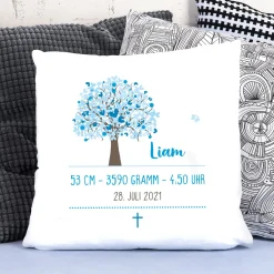Kissen zur Taufe mit Lebensbaum in blau, Name, Datum und Wunschtext