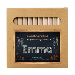 12 kleine Buntstifte mit personalisiertem Etikett zum Schulstart