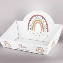 Kleiner Geschenkkorb mit Regenbogenmotiv zur Geburt in rosa oder blau - wahlweise gefüllt