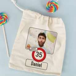 Kleiner Geschenksack zum Geburtstag mit Verkehrszeichen, Foto, Alter & Name