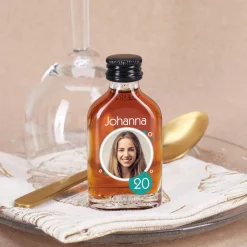 Kleiner Schnaps zum Geburtstag mit Ihrem Foto, Name und Jahreszahl personalisiert | 2 Sorten