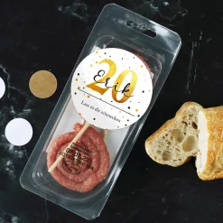 Kleine Salami-Herzen zum Geburtstag mit Name und Alter bedruckt