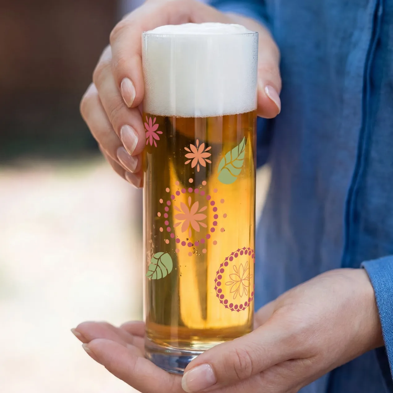Kölsch Glas personalisiert mit Name & Blumen Motiv | Kölschstange als Geschenk für Bier Freunde