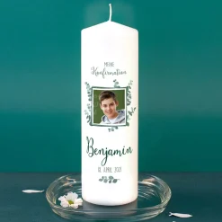 Konfirmationskerze mit Foto im Rahmen aus Eukalyptusblättern