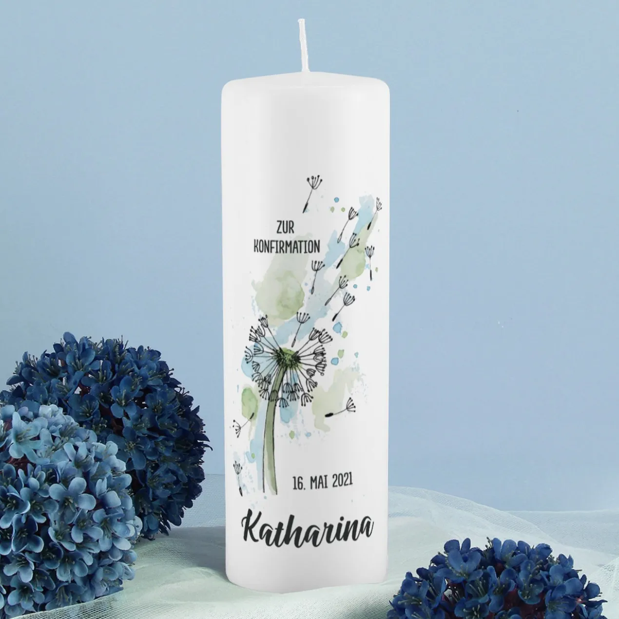 Konfirmationskerze Pusteblume mit Name, Datum und Segensspruch