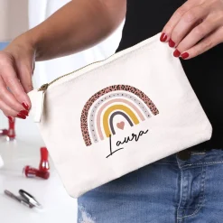 Kosmetiktasche mit Regenbogen-Motiv und Name, 2 Farben zur Auswahl