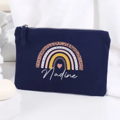 Kosmetiktasche mit Regenbogen-Motiv und Name, 2 Farben zur Auswahl