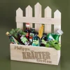Kräutergarten mit Pflanzkiste und verschiedenen Kräuterschnäpsen - mit Name