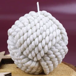 Kugelkerze in Grau mit Kordeldesign