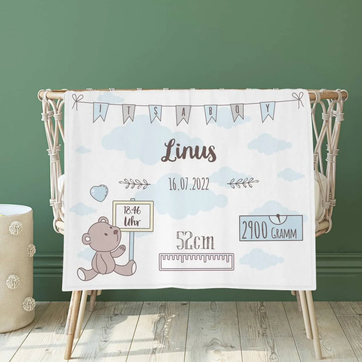 Kuscheldecke für Jungen als Geschenk zur Geburt mit Teddymotiv