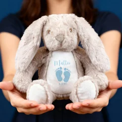 Kuscheltier Hase mit Babyfüßchen | Personalisiert mit Name & Datum zur Geburt & Taufe | Farbauswahl