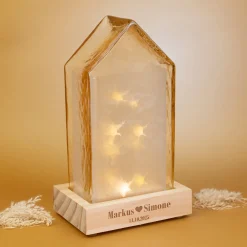 LED-Dekohaus von Leonardo – personalisiert mit Namen & Datum | Geschenk zur Hochzeit & Valentinstag