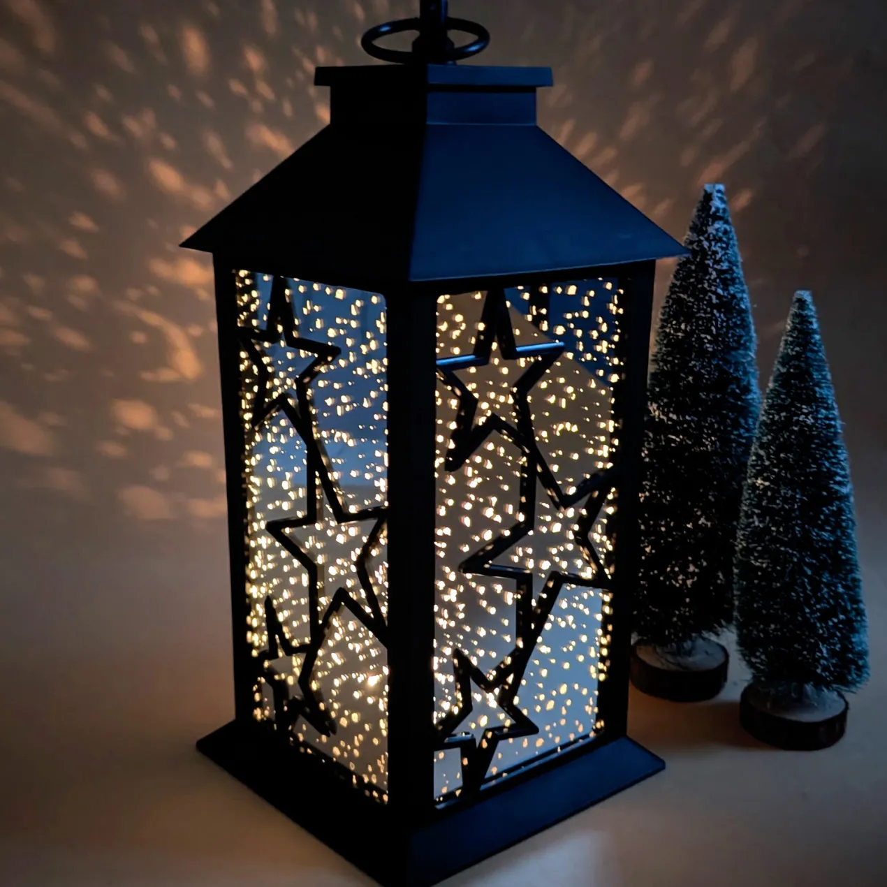 LED Laterne mit funkelnden Sternen | Weihnachtsdekoration