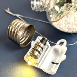 LED Weihnachtskugeln mit Schnee und Zweig in 3 Formen