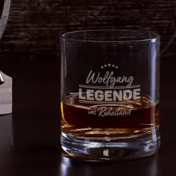 Legende im Ruhestand - graviertes Whiskyglas mit Name