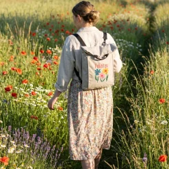 Leichter 2-in-1 Rucksack personalisiert mit Name und Blumen | Geschenk für Frauen, Wandern & Urlaub