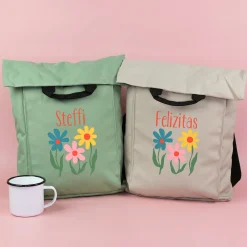 Leichter 2-in-1 Rucksack personalisiert mit Name und Blumen | Geschenk für Frauen, Wandern & Urlaub