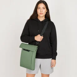 Leichter 2-in-1 Rucksack personalisiert mit Name und Blumen | Geschenk für Frauen, Wandern & Urlaub