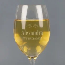 Leonardo Weißweinglas mit Gravur - It’s Wine O’Clock! & Name | Personalisiertes Geschenk