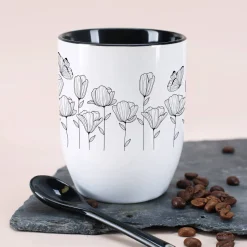 Löffeltasse mit Blumenmotiv und Namensaufdruck
